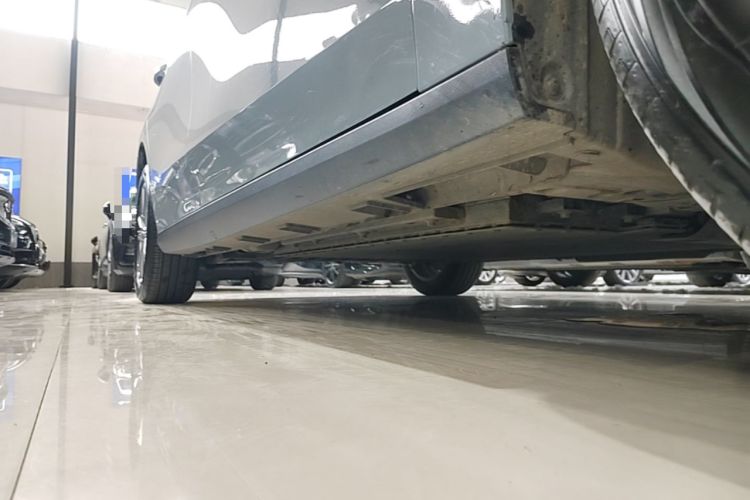 Used Geely Galaxy L6 2025 EM-i 140km Long-Range Version Right Side Sill