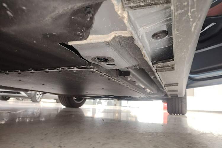 Used Geely Galaxy L6 2025 EM-i 140km Starship Edition Right Side Sill