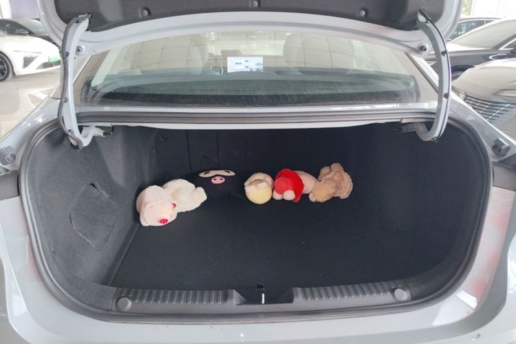 Used Geely Galaxy L6 2025 EM-i 140km Long-Range Version Trunk