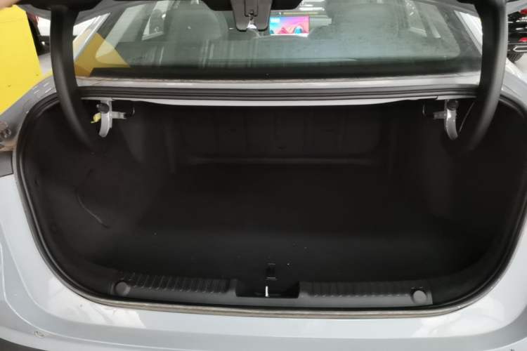 Used Geely Galaxy L6 2025 EM-i 140km Starship Edition Trunk