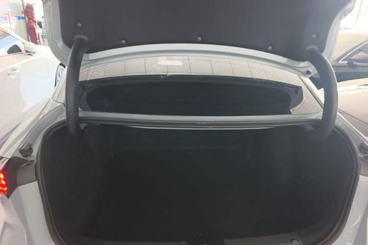 Used Geely Galaxy L6 2025 EM-i 140km Explorer+ Edition Trunk