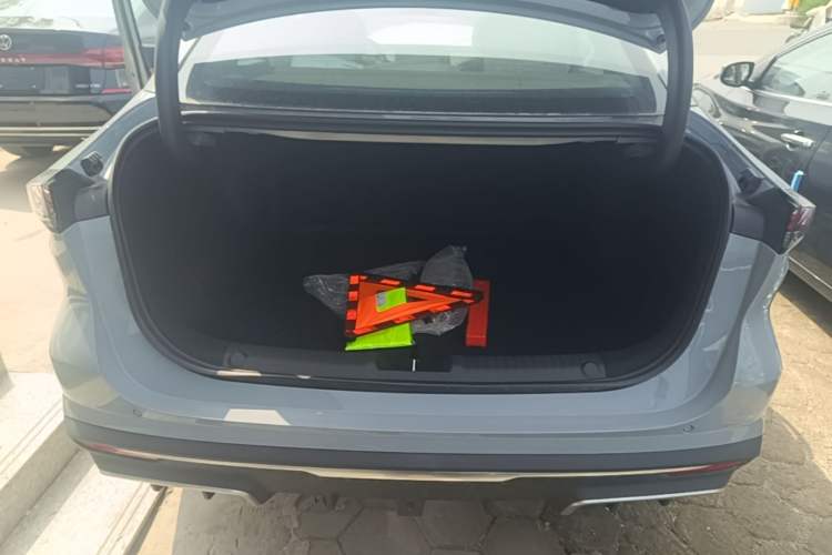 Used Geely Galaxy L6 2025 EM-i 140km Explorer+ Edition Trunk