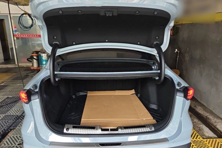 Used Geely Galaxy L6 2025 EM-i 140km Explorer+ Edition Trunk