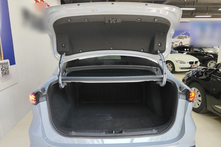 Used Geely Galaxy L6 2025 EM-i 140km Long-Range Version Trunk