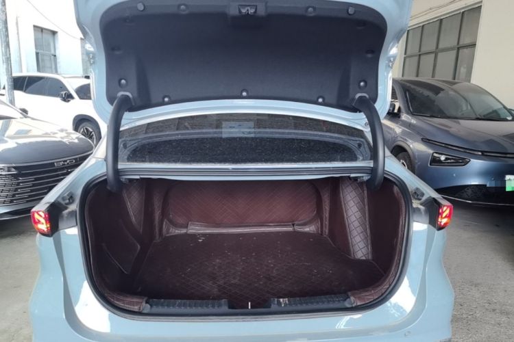 Used Geely Galaxy L6 2025 EM-i 140km Explorer+ Edition Trunk