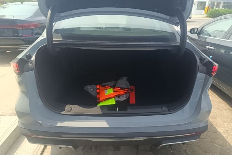 Used Geely Galaxy L6 2025 EM-i 140km Explorer+ Edition Trunk