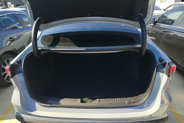 Used Geely Galaxy L6 2025 EM-i 140km Explorer+ Edition Trunk