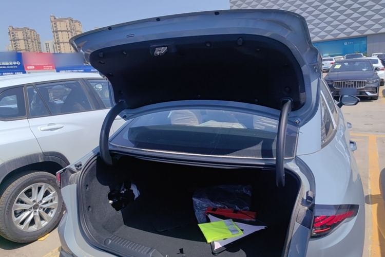 Used Geely Galaxy L6 2025 EM-i 60km Launch Edition Trunk