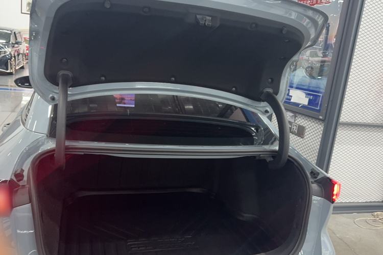 Used Geely Galaxy L6 2025 EM-i 140km Explorer+ Edition Trunk