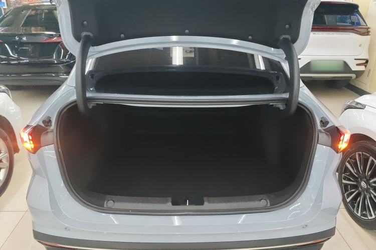 Used Geely Galaxy L6 2025 EM-i 140km Explorer+ Edition Trunk