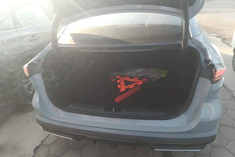 Used Geely Galaxy L6 2025 EM-i 140km Explorer+ Edition Trunk