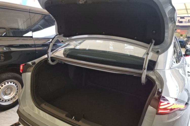 Used Geely Galaxy L6 2025 EM-i 60km Launch Edition Trunk