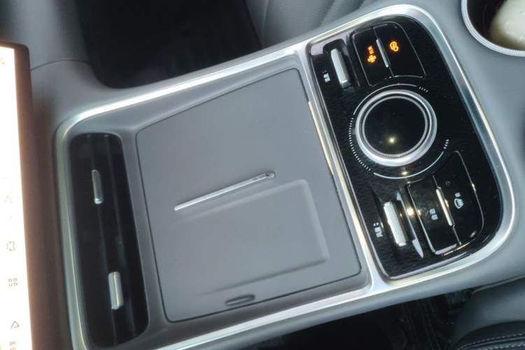 Used Geely Galaxy L6 2025 EM-i 60km Launch Edition Vehicle Key