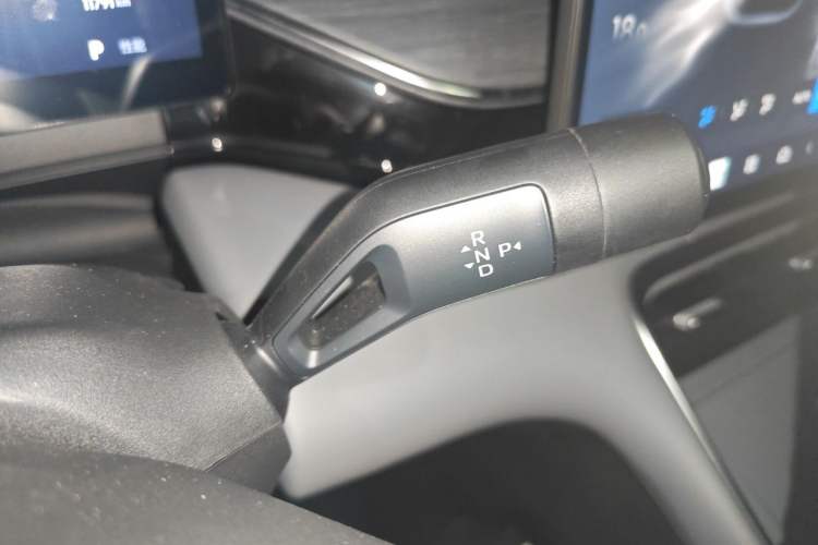 Used Geely Galaxy L6 2025 EM-i 140km Starship Edition Gear Lever
