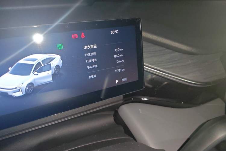Used Geely Galaxy L6 2025 EM-i 140km Starship Edition Odometer Close Up