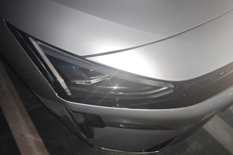 Used Geely Galaxy L6 2025 EM-i 140km Starship Edition Right Front Headlight