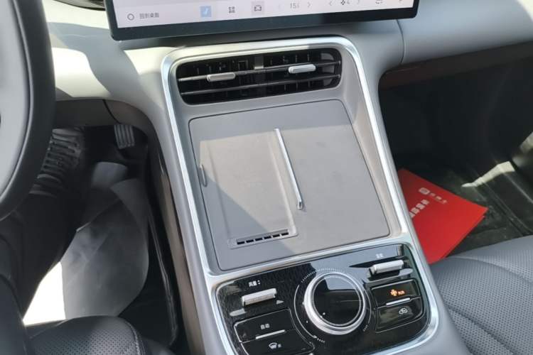 Used Geely Galaxy L6 2025 EM-i 140km Starship Edition Audio And AC Panel