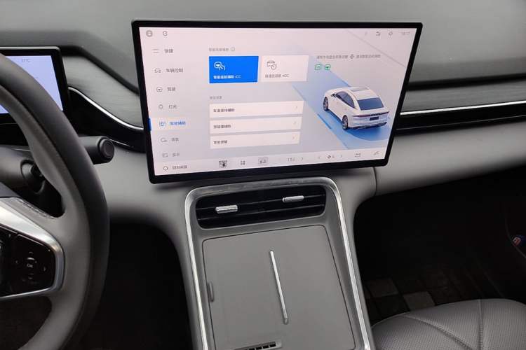 Used Geely Galaxy L6 2025 EM-i 140km Starship Edition Audio And AC Panel