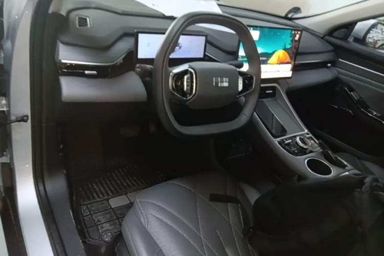 Used Geely Galaxy L6 2025 EM-i 140km Starship Edition Center Console