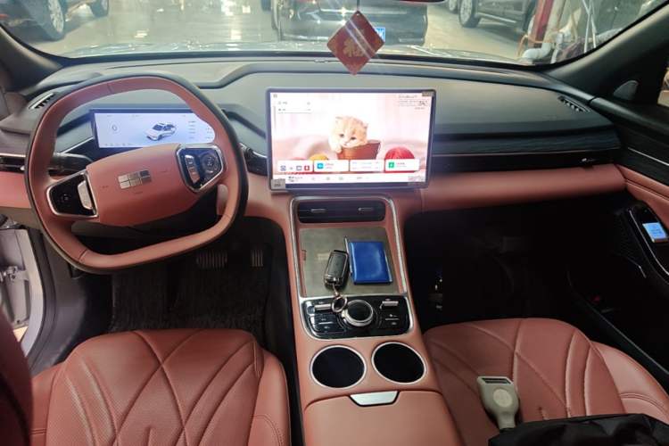 Used Geely Galaxy L6 2025 EM-i 140km Explorer+ Edition Center Console