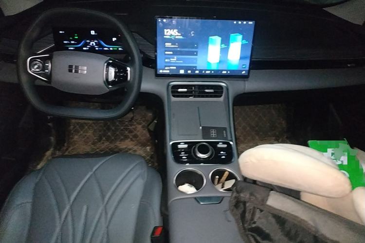 Used Geely Galaxy L6 2025 EM-i 140km Long-Range Version Center Console
