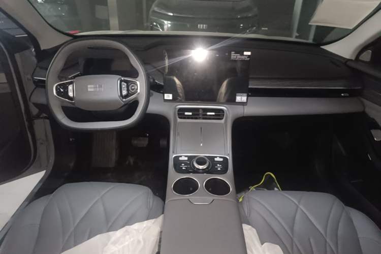 Used Geely Galaxy L6 2025 EM-i 140km Explorer+ Edition Center Console