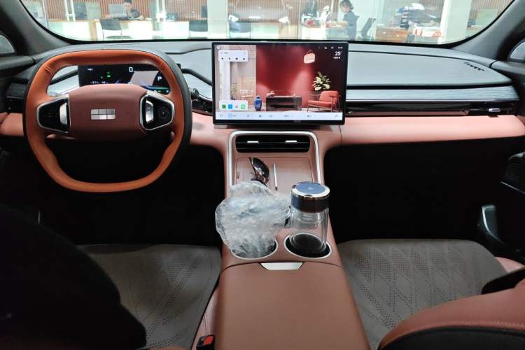 Used Geely Galaxy L6 2025 EM-i 60km Launch Edition Center Console