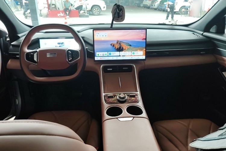 Used Geely Galaxy L6 2025 EM-i 140km Explorer+ Edition Center Console