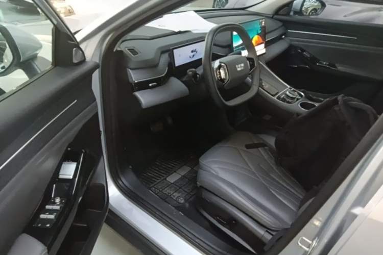 Used Geely Galaxy L6 2025 EM-i 140km Starship Edition Driver Seat