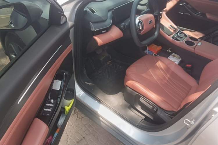 Used Geely Galaxy L6 2025 EM-i 140km Long-Range Version Driver Seat