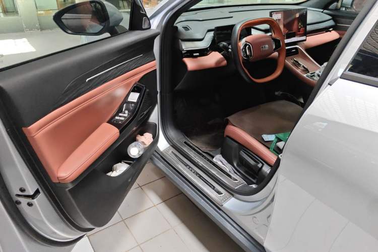 Used Geely Galaxy L6 2025 EM-i 60km Launch Edition Driver Seat