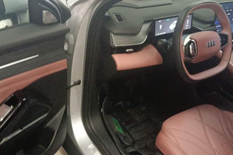 Used Geely Galaxy L6 2025 EM-i 140km Explorer+ Edition Driver Seat