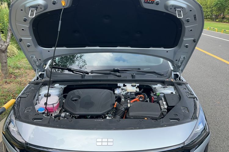 Used Geely Galaxy L6 2025 EM-i 140km Long-Range Version Engine Bay
