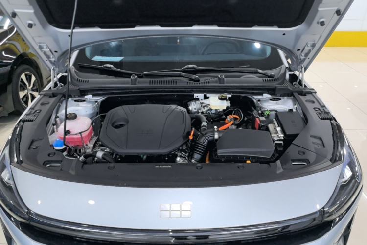 Used Geely Galaxy L6 2025 EM-i 140km Long-Range Version Engine Bay