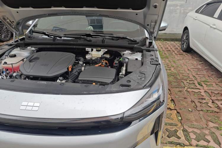 Used Geely Galaxy L6 2025 EM-i 140km Explorer+ Edition Engine Bay Left