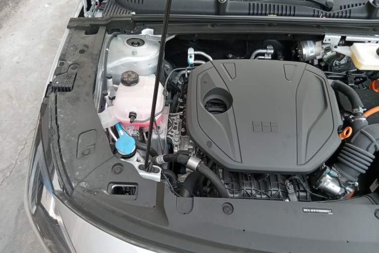 Used Geely Galaxy L6 2025 EM-i 140km Explorer+ Edition Engine Bay Right