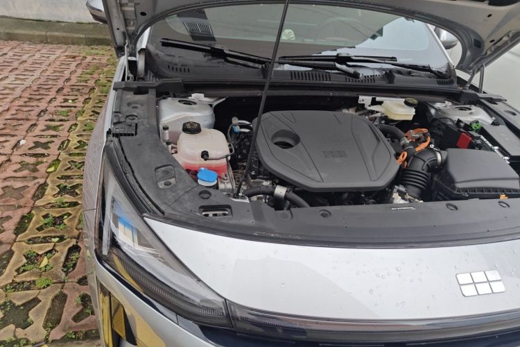 Used Geely Galaxy L6 2025 EM-i 140km Explorer+ Edition Engine Bay Right