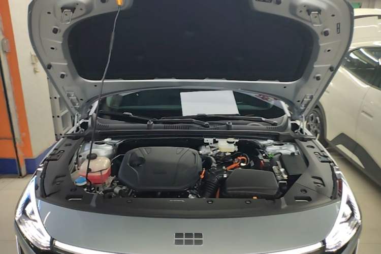 Used Geely Galaxy L6 2025 EM-i 140km Starship Edition Engine Bay