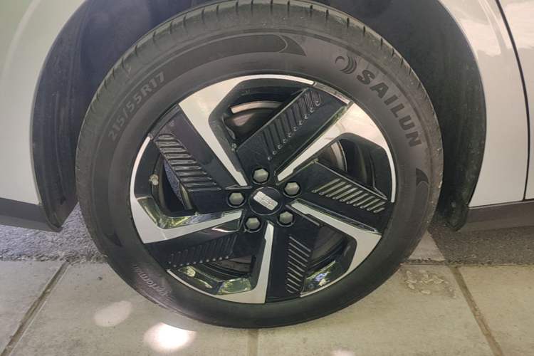 Used Geely Galaxy L6 2025 EM-i 140km Starship Edition Exterior 3