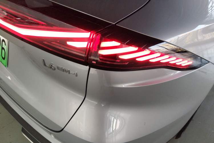 Used Geely Galaxy L6 2025 EM-i 140km Starship Edition Exterior 3