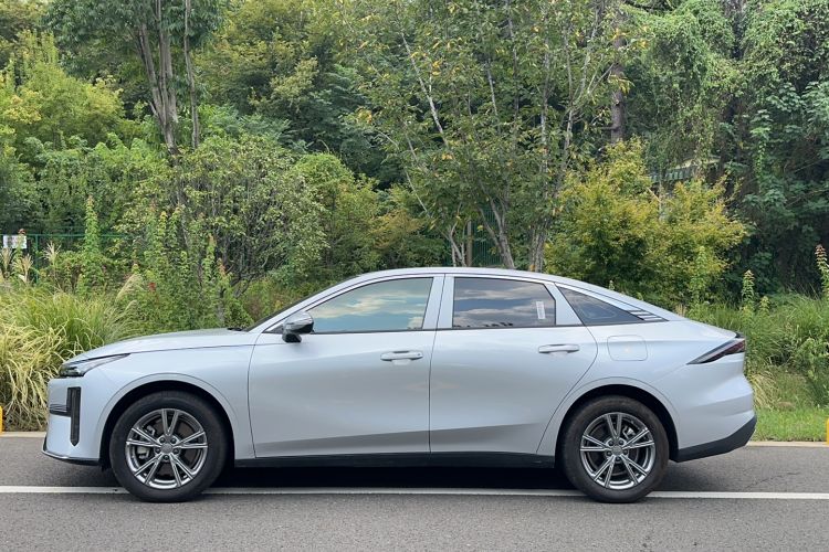 Used Geely Galaxy L6 2025 EM-i 140km Long-Range Version Exterior 3