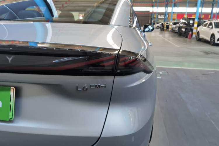 Used Geely Galaxy L6 2025 EM-i 140km Starship Edition Exterior 3