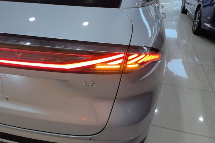 Used Geely Galaxy L6 2025 EM-i 140km Long-Range Version Exterior 3