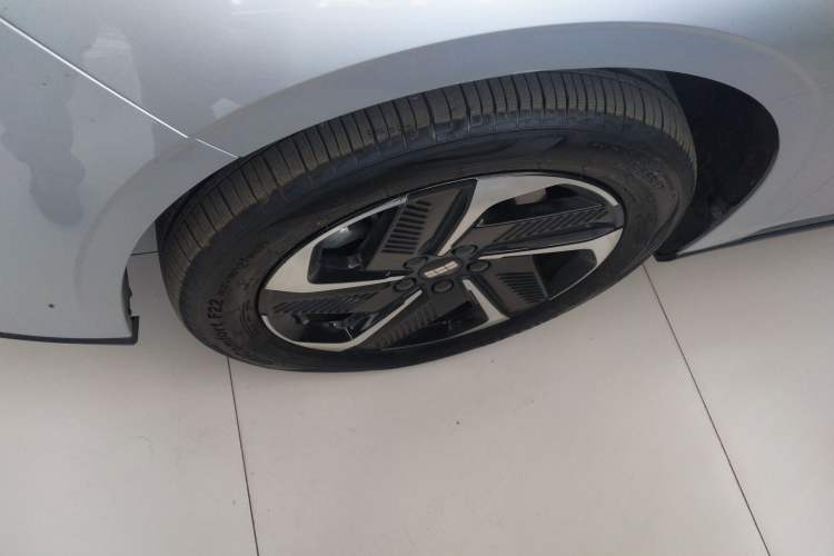 Used Geely Galaxy L6 2025 EM-i 140km Starship Edition Exterior 4