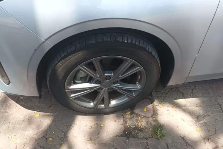 Used Geely Galaxy L6 2025 EM-i 140km Long-Range Version Exterior 4