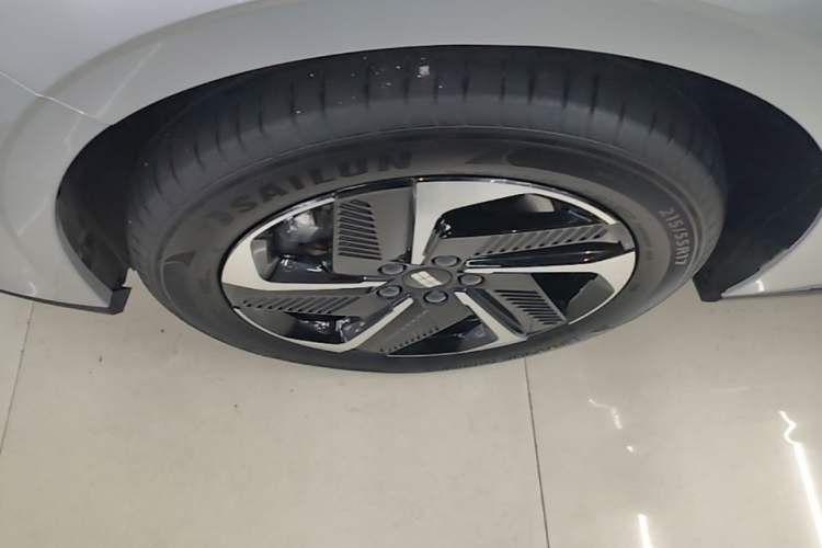 Used Geely Galaxy L6 2025 EM-i 140km Starship Edition Exterior 4
