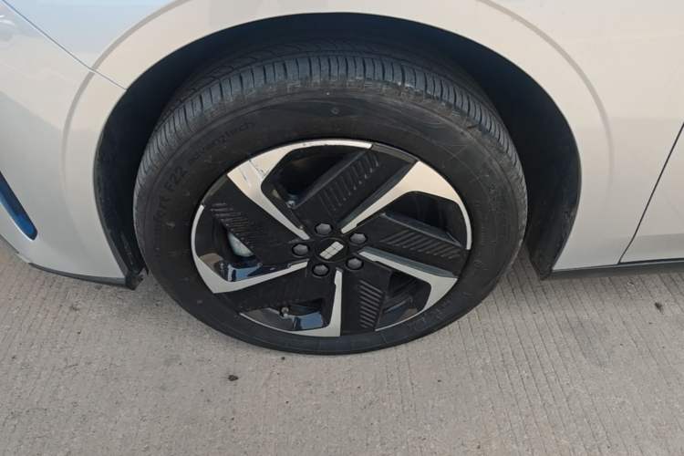 Used Geely Galaxy L6 2025 EM-i 140km Explorer+ Edition Exterior 4