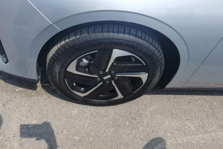 Used Geely Galaxy L6 2025 EM-i 140km Starship Edition Exterior 4