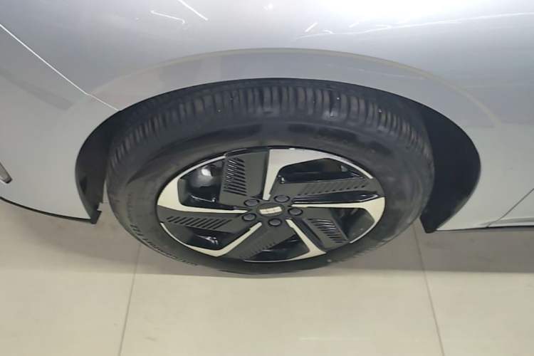 Used Geely Galaxy L6 2025 EM-i 140km Starship Edition Exterior 4