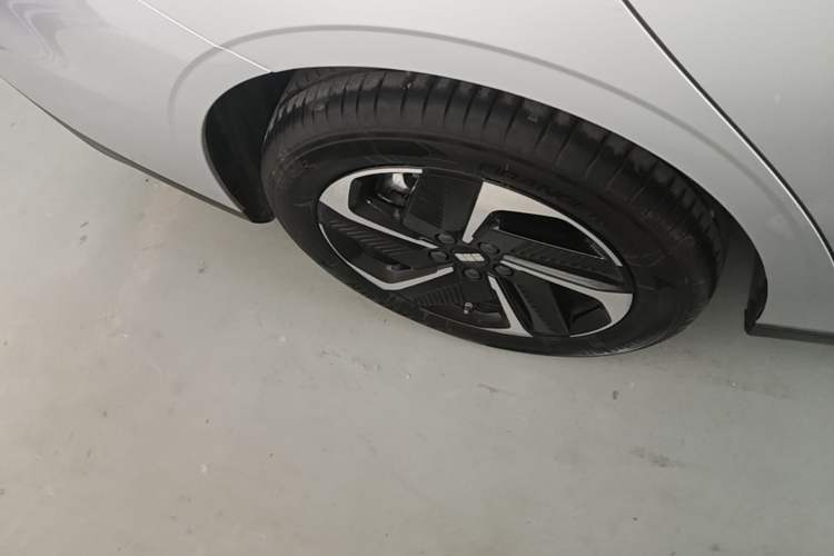 Used Geely Galaxy L6 2025 EM-i 140km Starship Edition Exterior 5